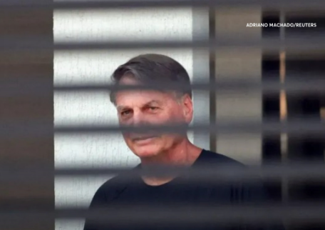Moraes autoriza serviços na casa de Bolsonaro durante prisão domiciliar