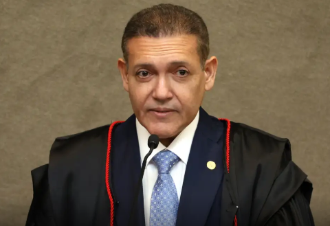 Kássio Nunes atende pedido da campanha de Flávio Bolsonaro e manda suspender canal do whatsapp Exército do Lula